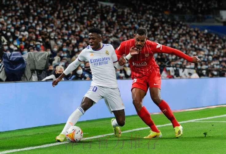 维尼修斯晒队友本泽马获奖照片 配文:最佳 维尼修斯晒队友本泽马获奖照片 配文:最佳